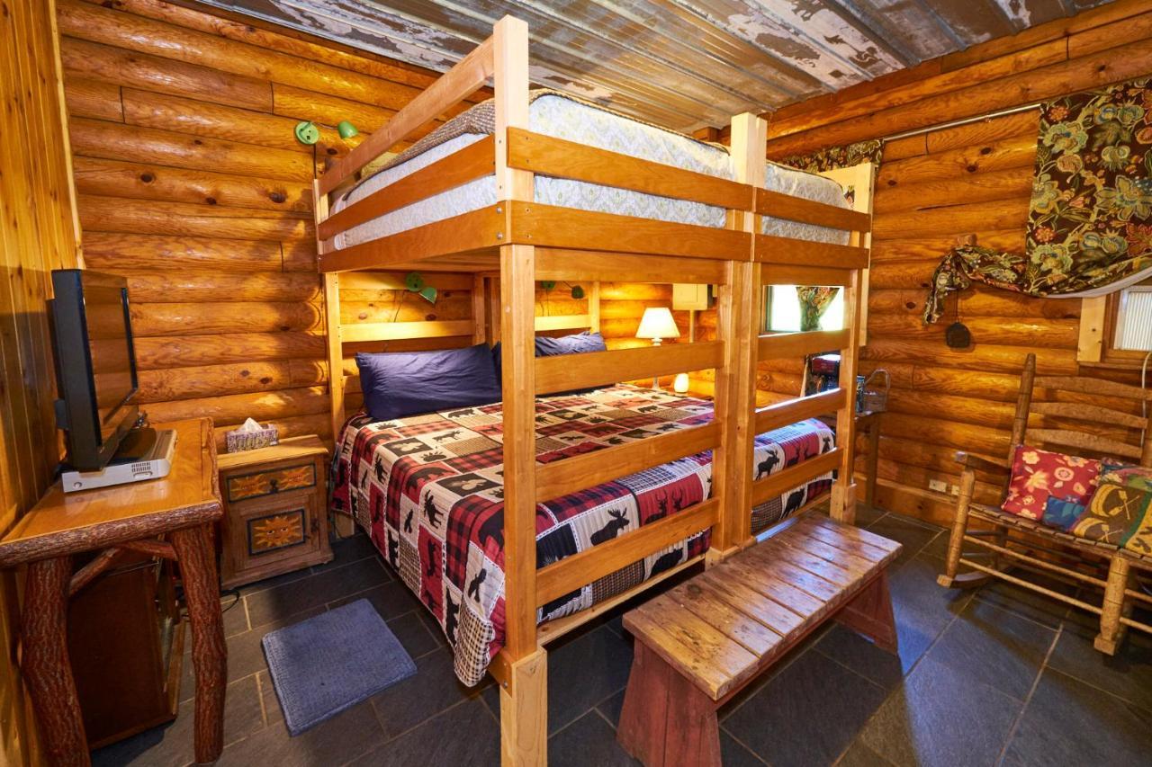 Creekwalk Inn Bed And Breakfast With Cabins 코스비 외부 사진