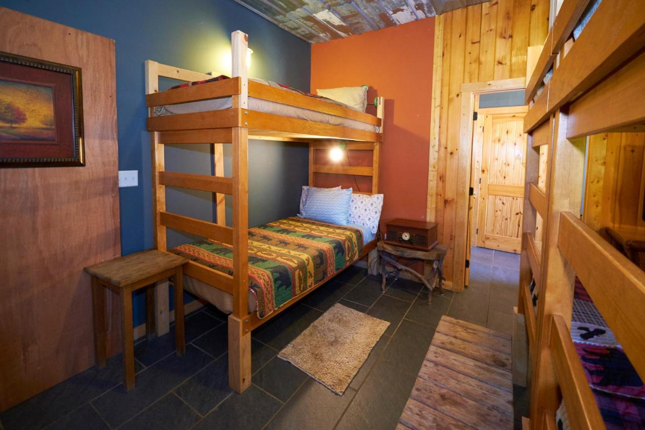 Creekwalk Inn Bed And Breakfast With Cabins 코스비 외부 사진