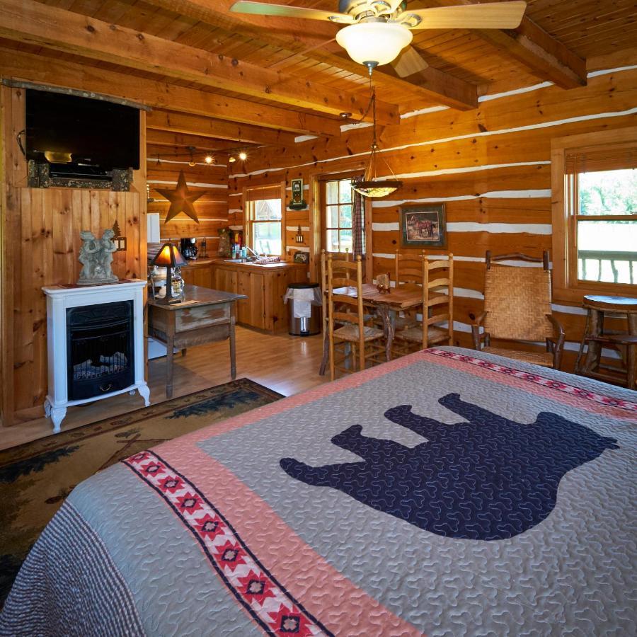 Creekwalk Inn Bed And Breakfast With Cabins 코스비 외부 사진