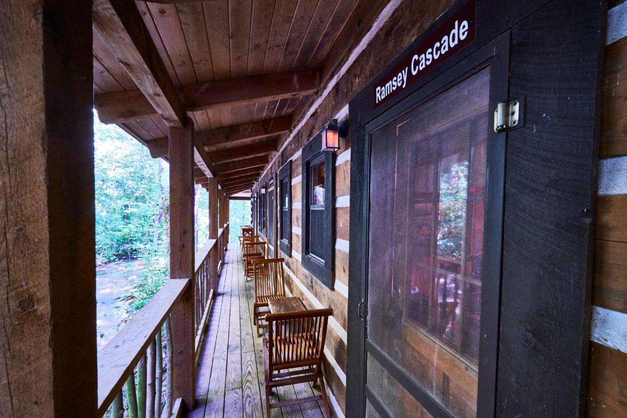 Creekwalk Inn Bed And Breakfast With Cabins 코스비 외부 사진