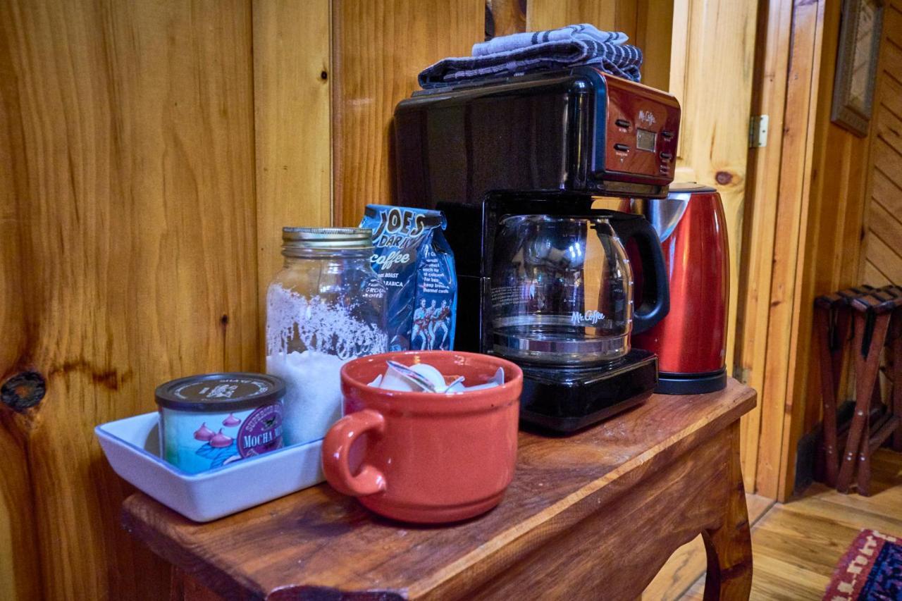 Creekwalk Inn Bed And Breakfast With Cabins 코스비 외부 사진
