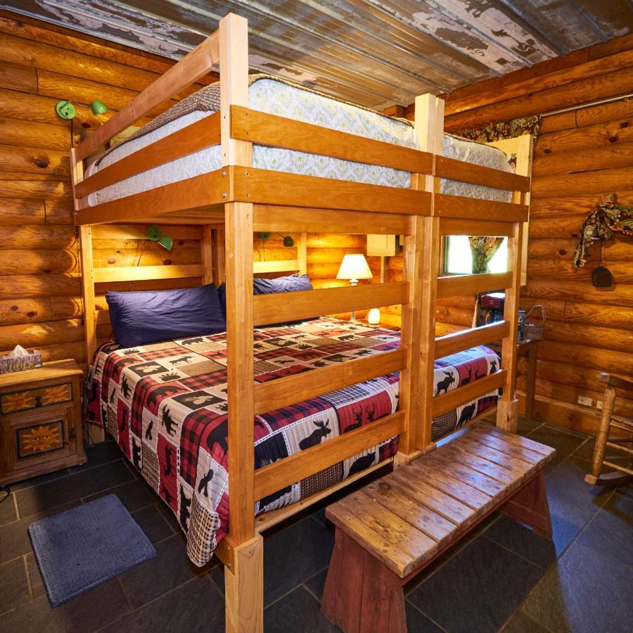 Creekwalk Inn Bed And Breakfast With Cabins 코스비 외부 사진