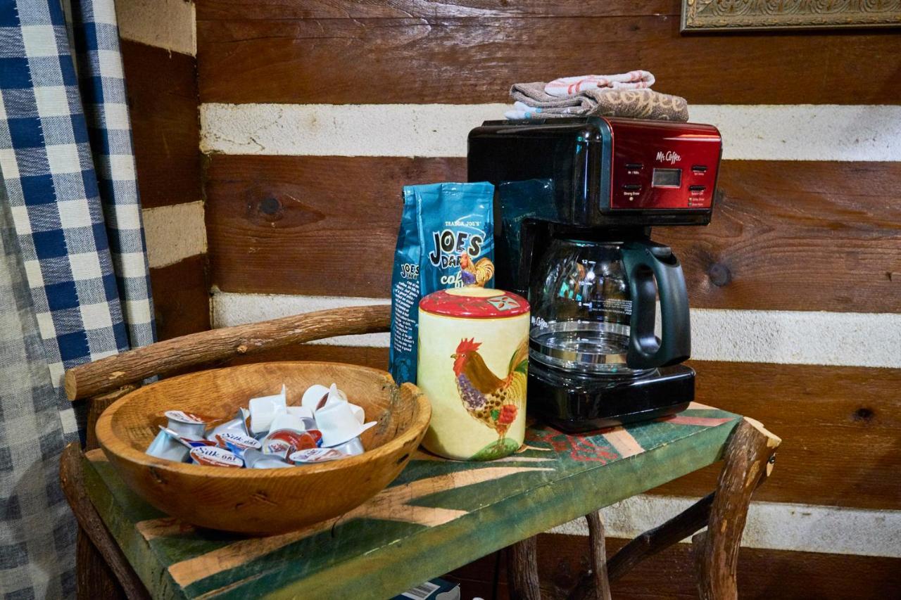 Creekwalk Inn Bed And Breakfast With Cabins 코스비 외부 사진