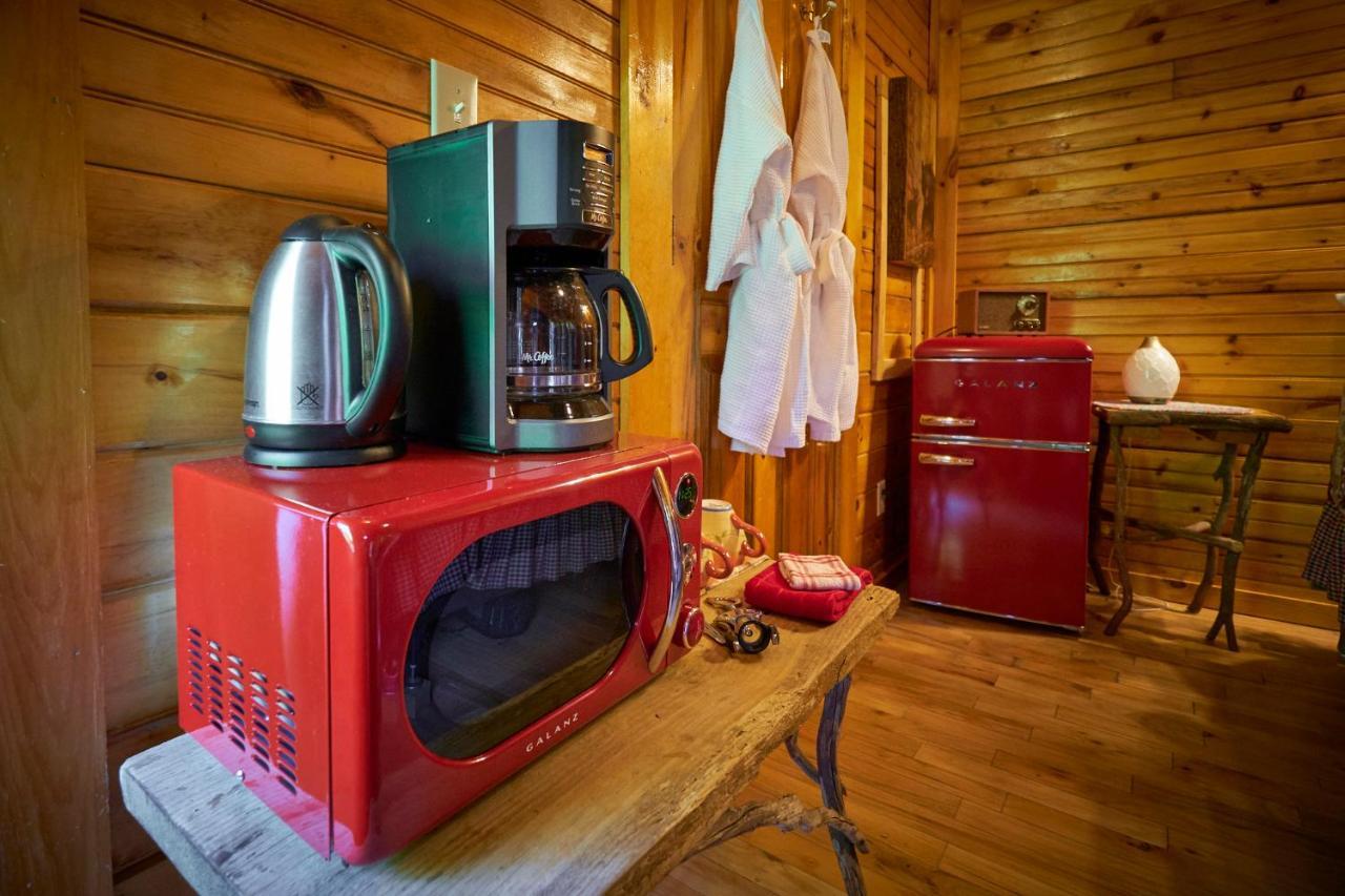 Creekwalk Inn Bed And Breakfast With Cabins 코스비 외부 사진