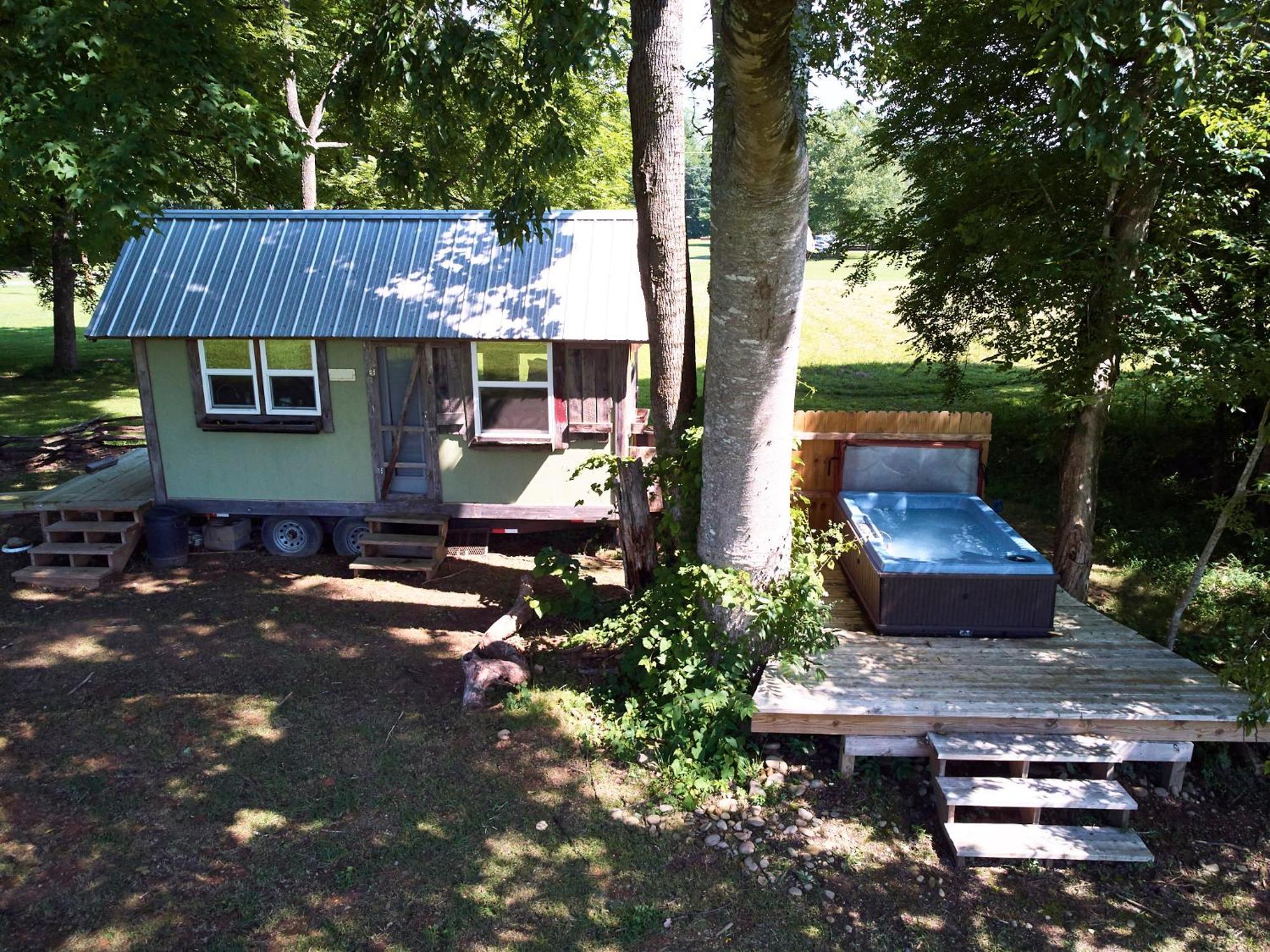 Creekwalk Inn Bed And Breakfast With Cabins 코스비 외부 사진