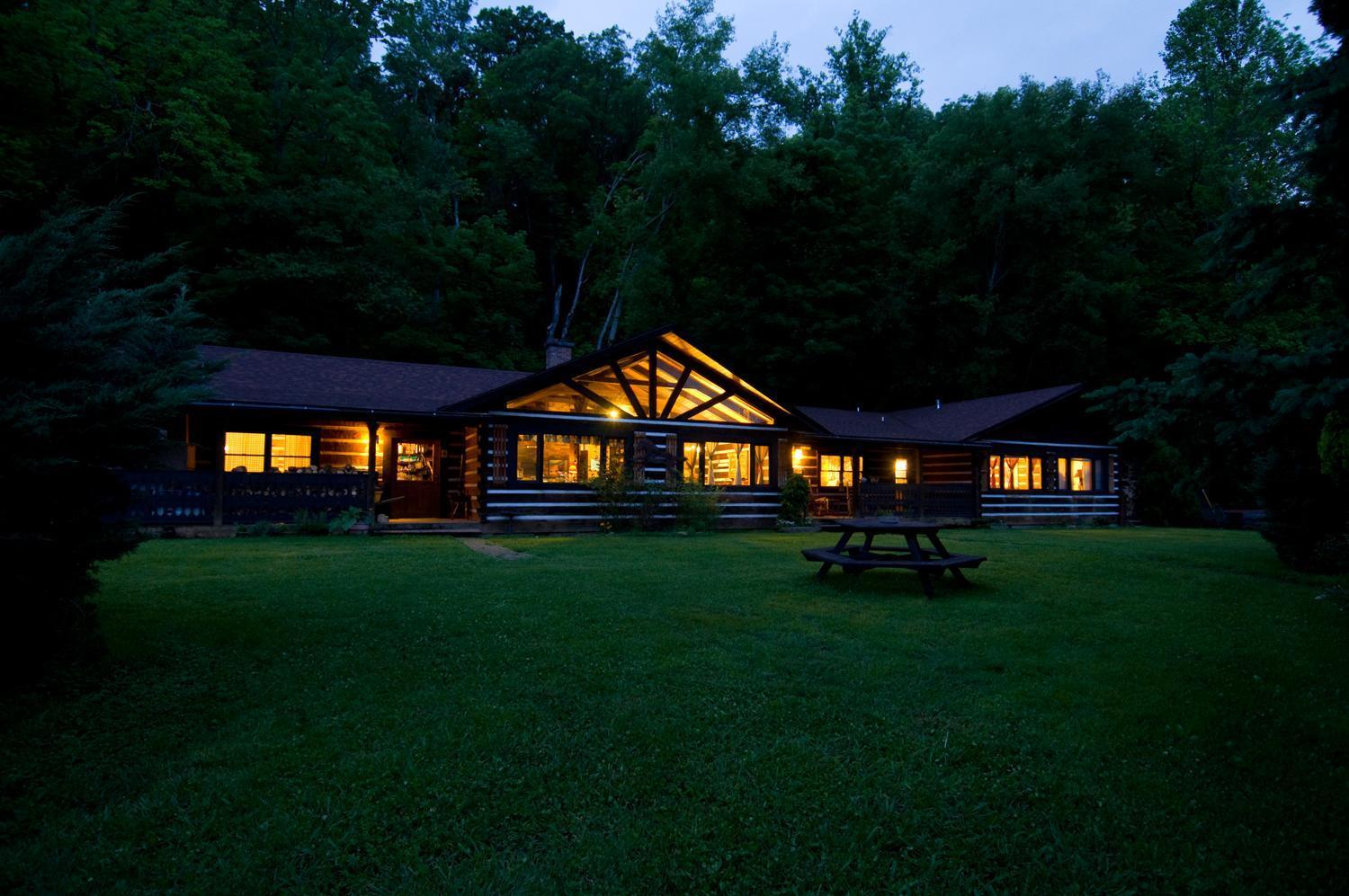 Creekwalk Inn Bed And Breakfast With Cabins 코스비 외부 사진